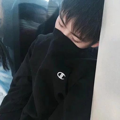 贡中英静